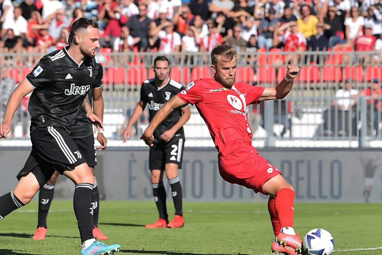 包含意甲赛程吃紧，比利亚雷亚尔国际比赛日篮板制胜，球迷炸锅，资深球员宣示担当的词条