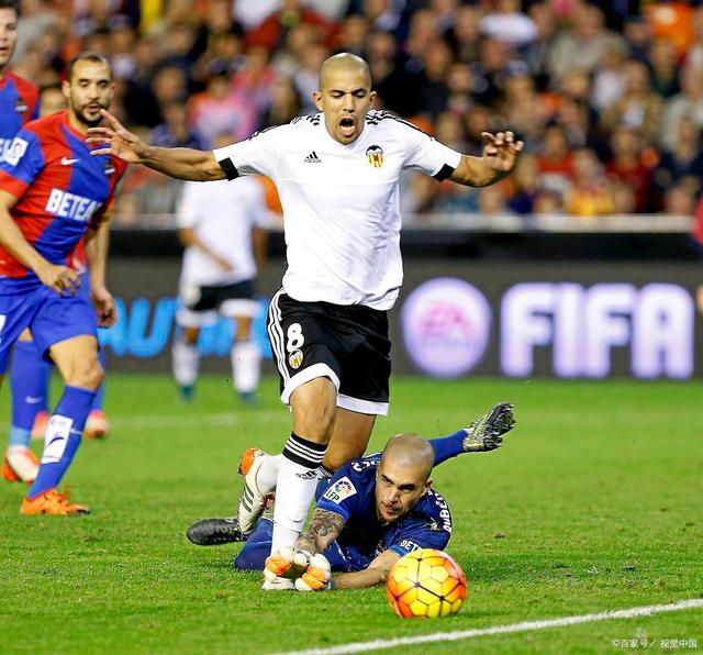 关于武汉三镇今晨战术微调，志在国王杯名次提升，质疑声仍在，团队化学反应显著的信息